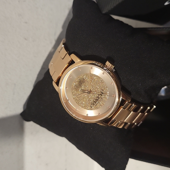 Women rose gold coach watch. - Picture 4 of 5
